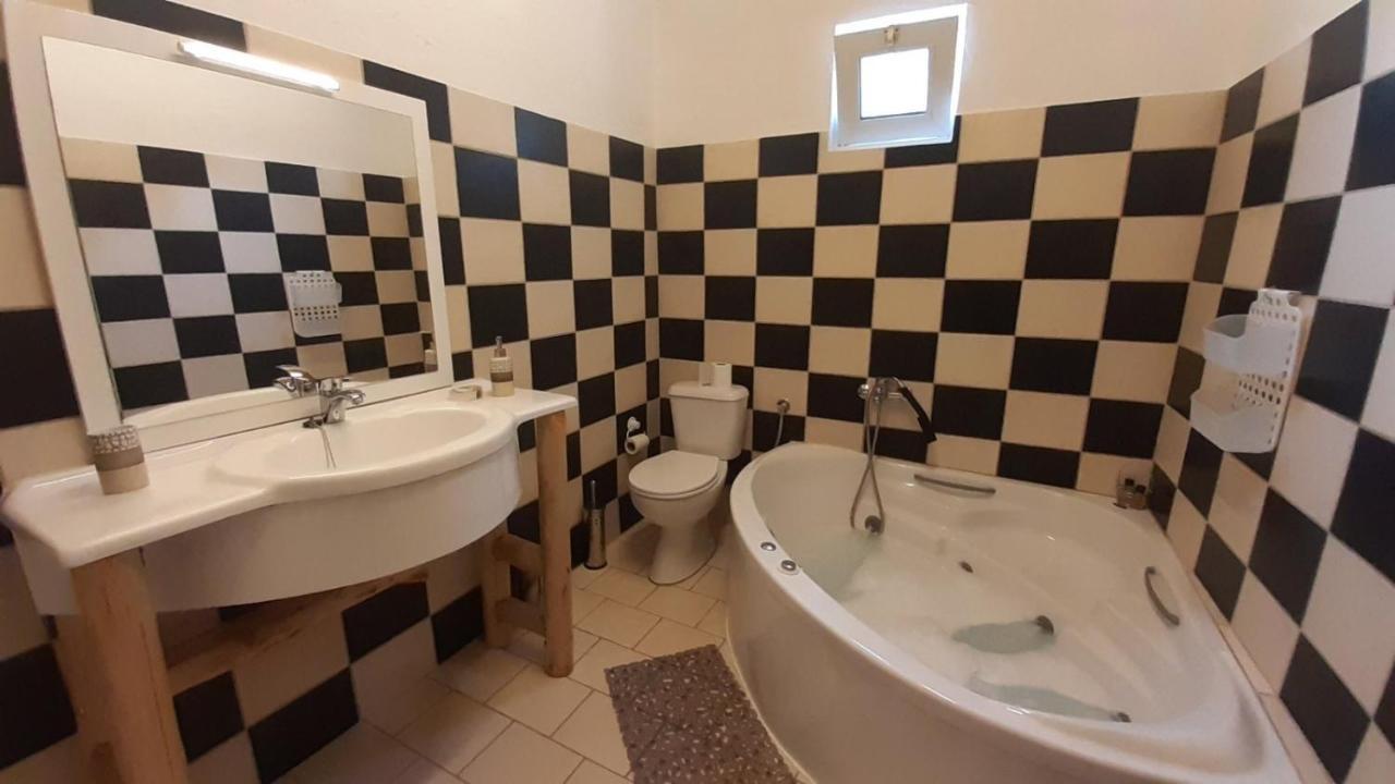 White Manolia Cottage Kato Korakiana Екстер'єр фото